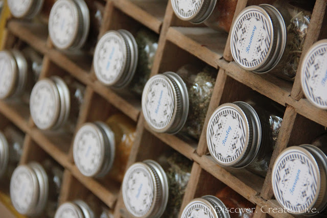 Graphic Monday: Spice Jar Lid Labels